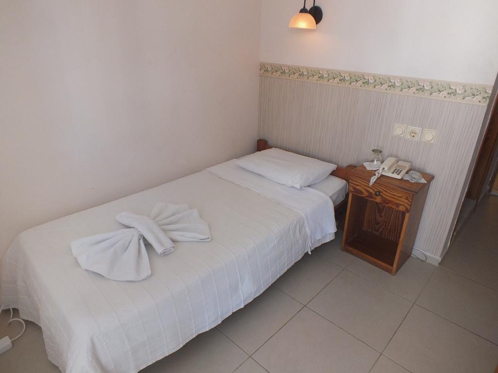 كوشاداسيه Hotel Dorukhan الغرفة الصورة