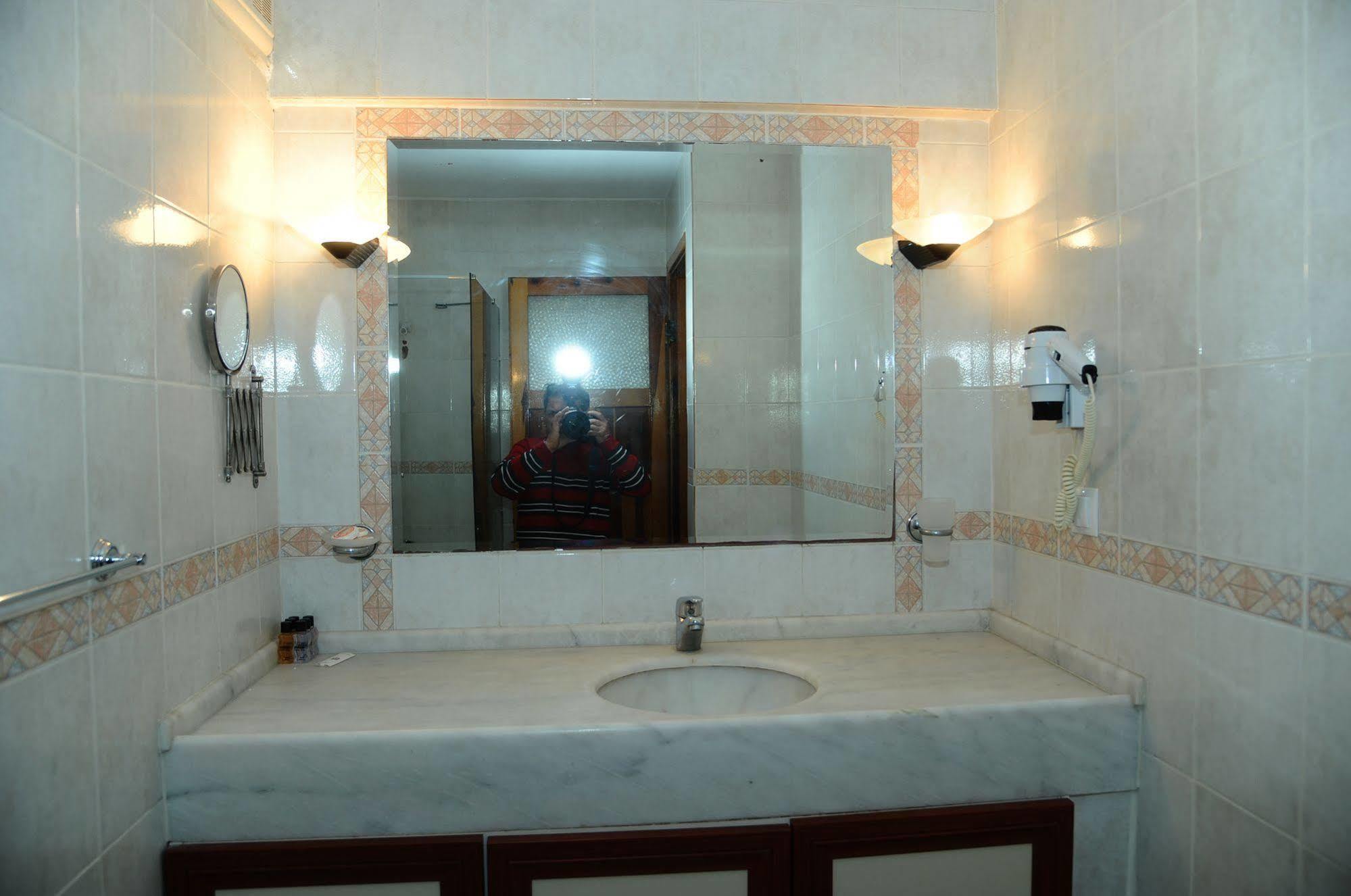 كوشاداسيه Hotel Dorukhan المظهر الخارجي الصورة